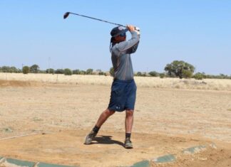 Johnstone goes low in final