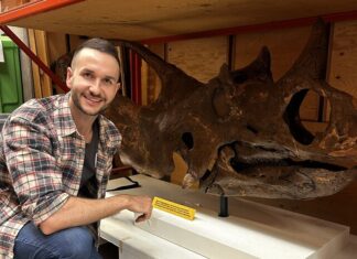 Renowned palaeontologist visits Winton